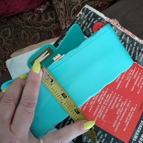 Adorable Jelly Crossbody! (New- Defect) - Picture 14 of 16